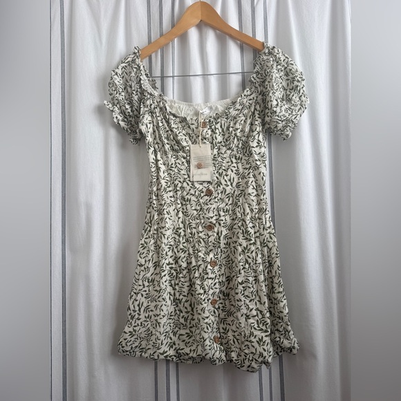 Women’s Green Leaf Print Button-Front Dress - Picture 2 of 7